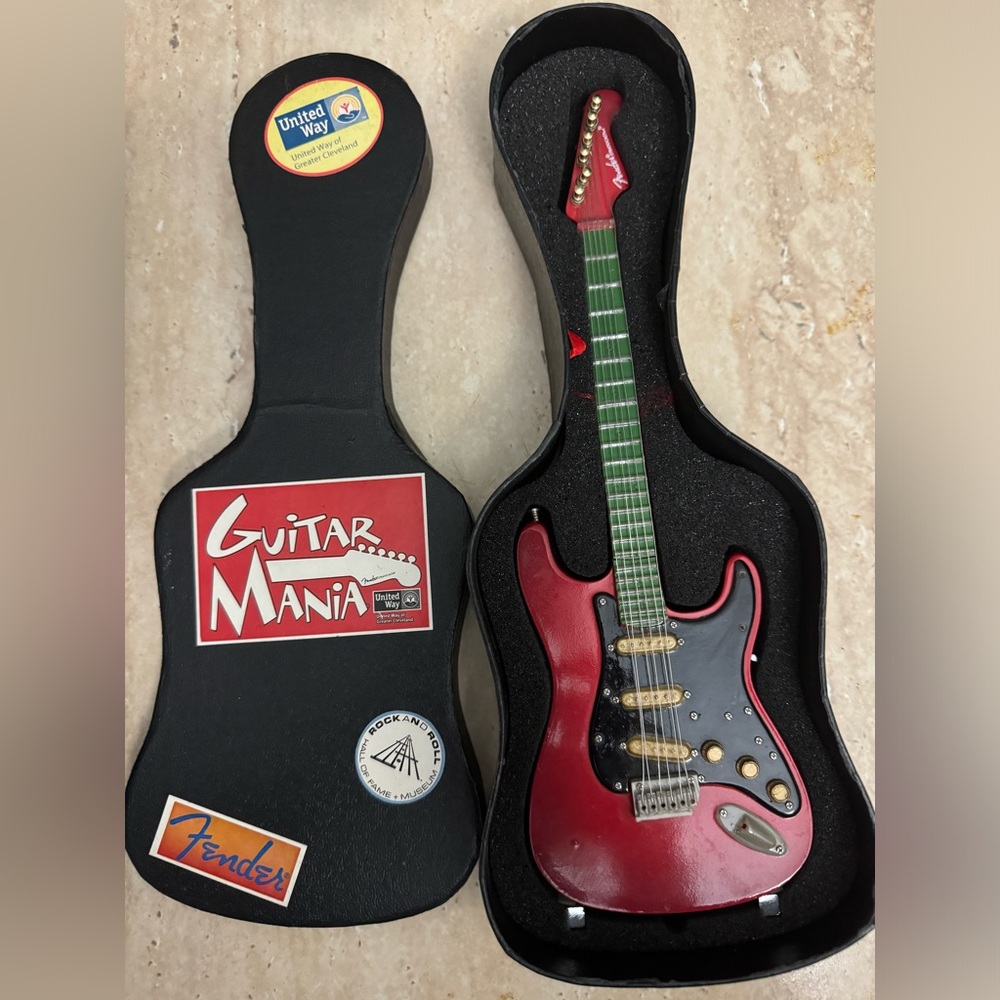 GUITAR MANIA #1028 LA BAMBA MINIATURE FENDER with Case